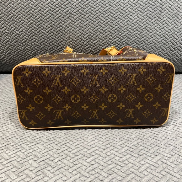 Luis Vuitton Rivet Bag GM - Picture 5 of 11